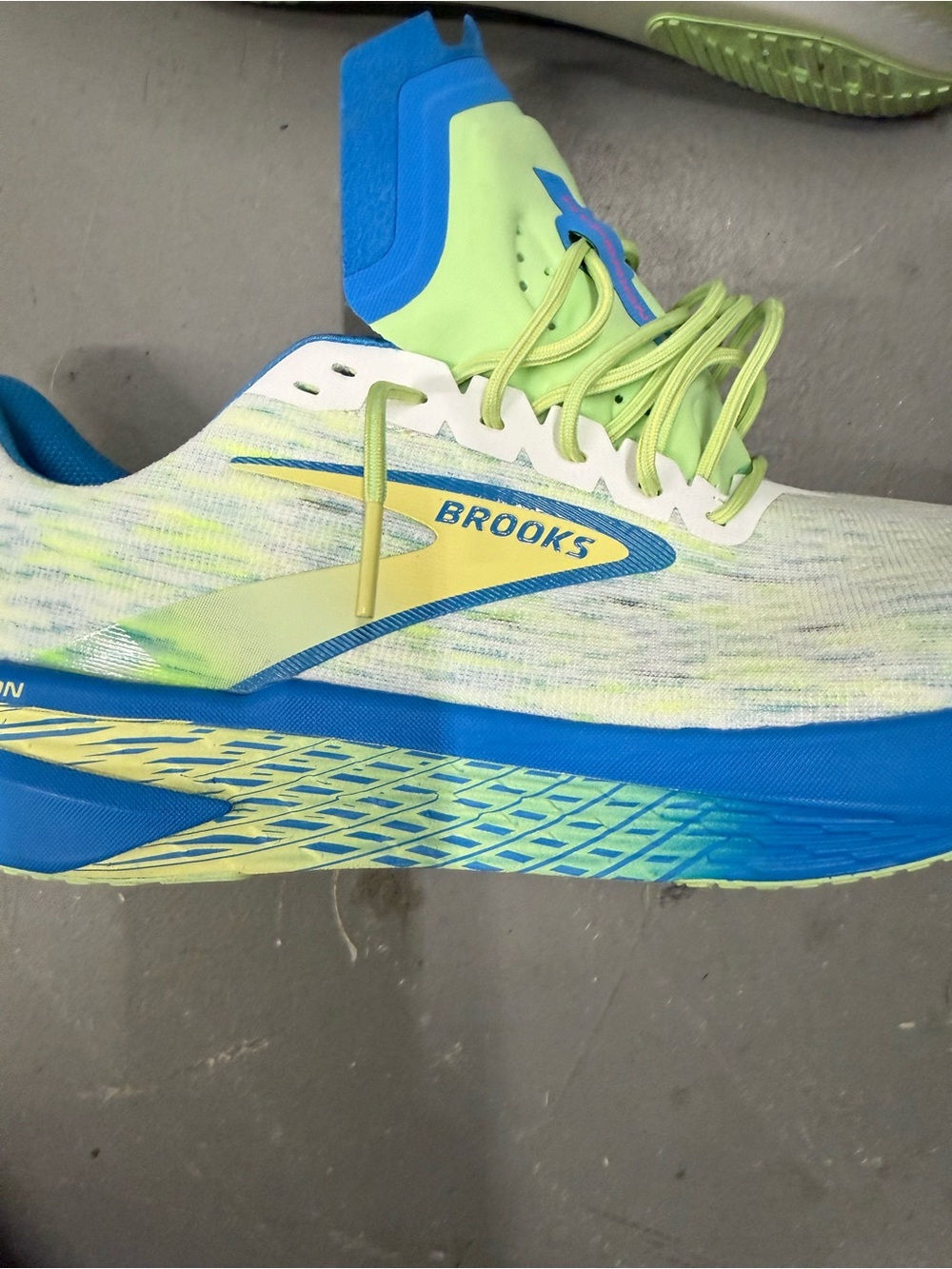 Brooks Hyperion 2 - Picture 2 of 13